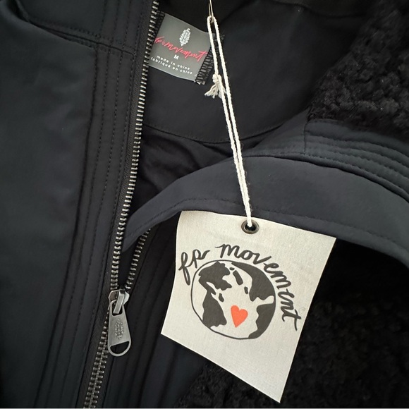 FREE PEOPLE SEASIDE FLEECE FAN FAVORITE PULLOVER - Picture 4 of 8